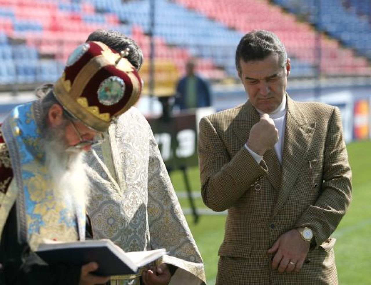 SUPER FOTO: 9 ani de Gigi patron, mii de imagini EPICE! Vezi cele mai tari fotografii cu Gigi Becali de cand a ajuns BOSS la Steaua_4