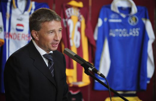 SENZATIE: Dan Petrescu, implorat sa revina ca jucator la Chelsea! Englezii sunt disperati sa-l faca sa joace din nou! Cum le-a raspuns