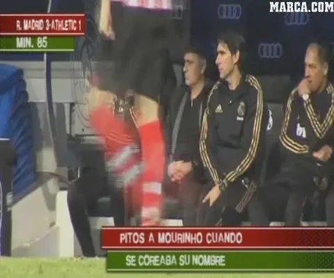 Mourinho a RUPT stadionul in doua! Nimeni n-a facut asta in 112 ani de istorie! Reactia portughezului la scandarile fanilor: VIDEO