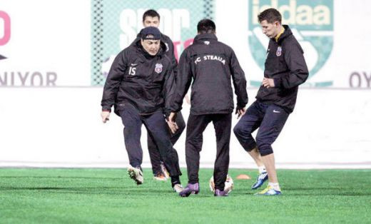 Jucatorii l-au lasat cu gura cascata pe Ilie Stan! Primul stelist taxat in Antalya: Uitati-va la asta, cica joaca la Steaua!