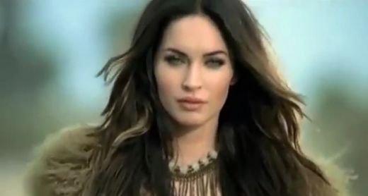VIDEO FABULOS! Ce ai face daca te-ai trezi cu 5000 de Megan Fox pe o insula? :)) Vezi cea mai sexy reclama din 2012