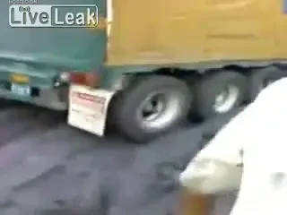 Cel mai injurat sofer din lume: TREI orase au ramas fara bere din cauza lui! Cum a distrus 25.000 de sticle in 5 secunde: