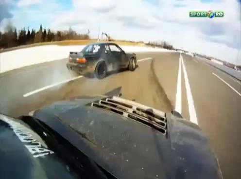 VIDEO: Ce se intampla cand bagi pe o singura pista 10 "huligani" cu 10 bolizi de drift? Haos total!