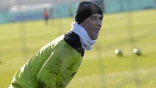 SUPER IMAGINI cu Pantilimon la antrenamentele lui City! Cum incearca sa-l faca pe Balotelli sa-si iasa din minti la penaltyuri_5