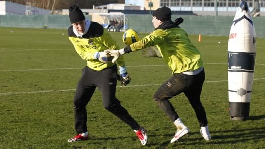 SUPER IMAGINI cu Pantilimon la antrenamentele lui City! Cum incearca sa-l faca pe Balotelli sa-si iasa din minti la penaltyuri_8