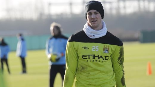 SUPER IMAGINI cu Pantilimon la antrenamentele lui City! Cum incearca sa-l faca pe Balotelli sa-si iasa din minti la penaltyuri_9