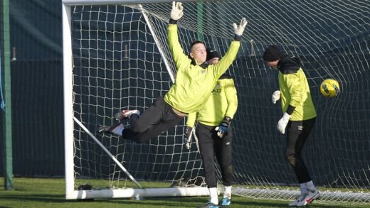 SUPER IMAGINI cu Pantilimon la antrenamentele lui City! Cum incearca sa-l faca pe Balotelli sa-si iasa din minti la penaltyuri_13