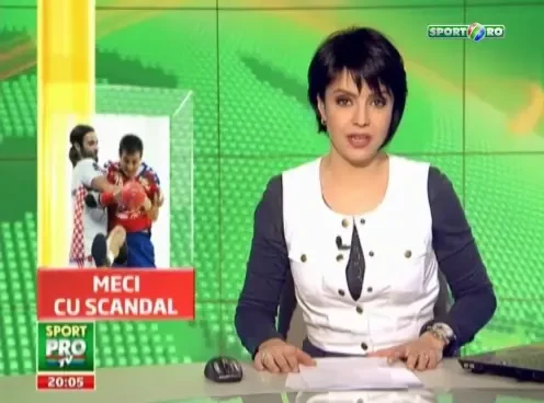 Momente incredibile in handbal! Un croat poate sa-si piarda ochiul din cauza fanilor sarbi! VIDEO