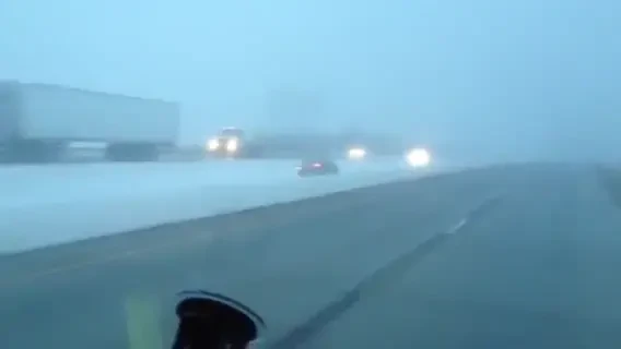 Cea mai proasta miscare! O soferita si-a facut praf masina dupa doar 2 km parcursi pe autostrada!
