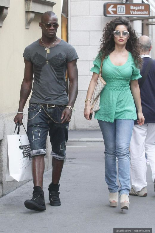FOTO: Balotelli, locul 2 in topul celor mai bine imbracati barbati DIN LUME! Fanii nu il uita: A mers la cina in trening :)_3