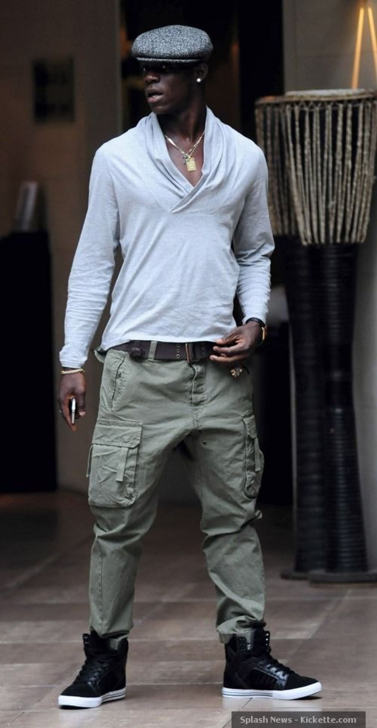FOTO: Balotelli, locul 2 in topul celor mai bine imbracati barbati DIN LUME! Fanii nu il uita: A mers la cina in trening :)_6