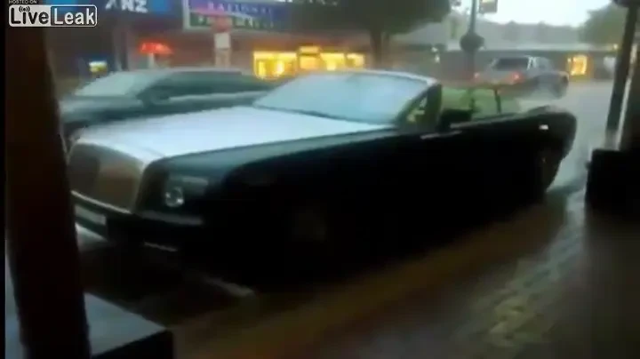VIDEO! Prost sa fii, Bentley sa ai! Cum si-a batut joc de o masina de peste 500.000 de euro: