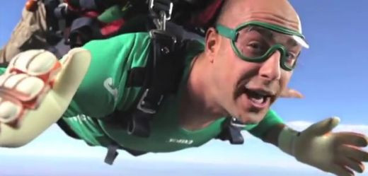 VIDEO: Pepe Reina este NEBUN: se arunca din avion de la 2000 de metri inaltime!