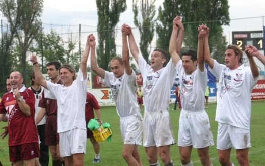 Acum 10 ani nu aveau mingi si echipamente, dar au ajuns sa le faca pe Steaua, Dinamo si Rapid sa planga! De aici s-a schimbat fotbalul in Liga I