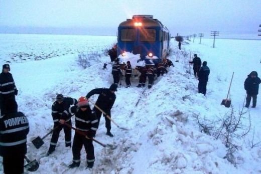 UPDATE: FOTO Imagini din TRENUL GROAZEI! Unde au stat jucatorii 40 de ore! Sinistratii de la Galati sunt salvati cu ELICOPTERELE lui Niculae!