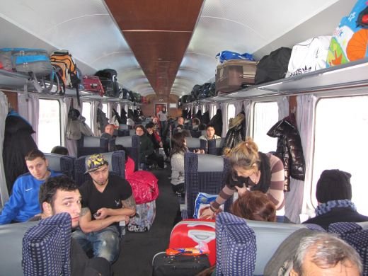 UPDATE: FOTO Imagini din TRENUL GROAZEI! Unde au stat jucatorii 40 de ore! Sinistratii de la Galati sunt salvati cu ELICOPTERELE lui Niculae!_4