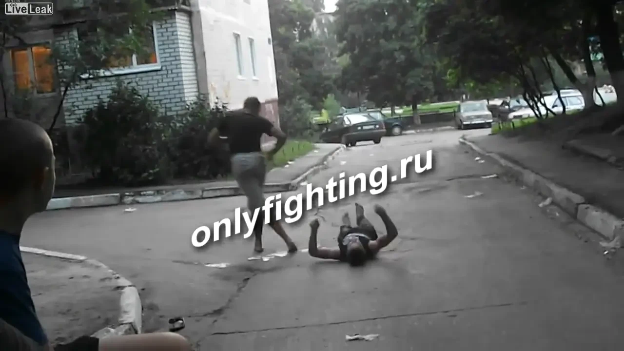 Roundhouse kick MORTAL: LOVITURA lui Chuck Norris a bagat in spital un pusti din Rusia!