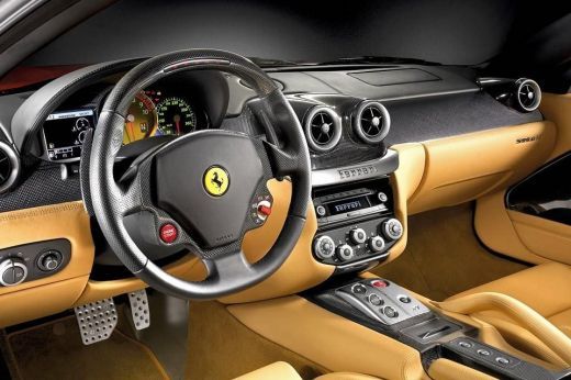 FOTO 11 motive ca sa il URASTI pe Cristiano Ronaldo! A cheltuit 2 milioane de euro ca sa fie ca James Bond!_10