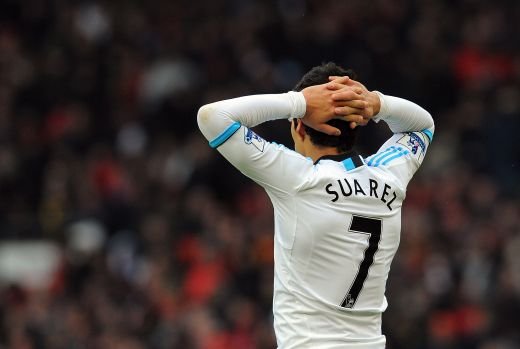 SUPER FOTO: Cu ce a fost prins de paza un suporter al lui United la meciul cu Liverpool