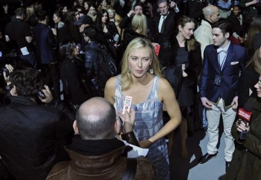 FOTO: Americanii s-au indragostit de Maria Sharapova! Aparitie super sexy la un show de moda in New York