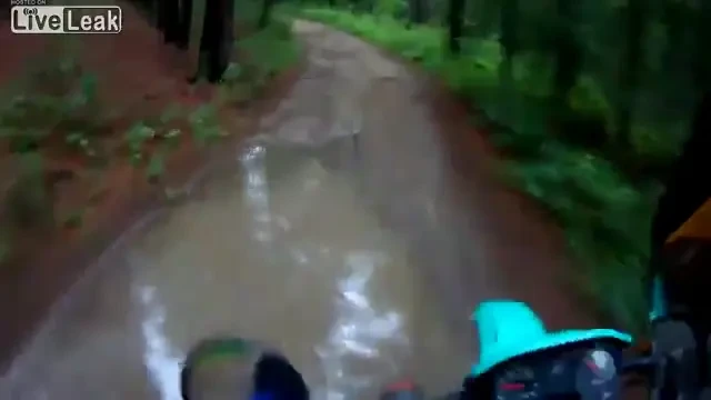 A trecut la cativa cm de o ciocnire mortala! Ce i-a sarit in fata acestui motociclist: