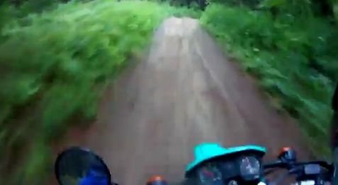 A trecut la cativa cm de o ciocnire mortala! Ce i-a sarit in fata acestui motociclist: