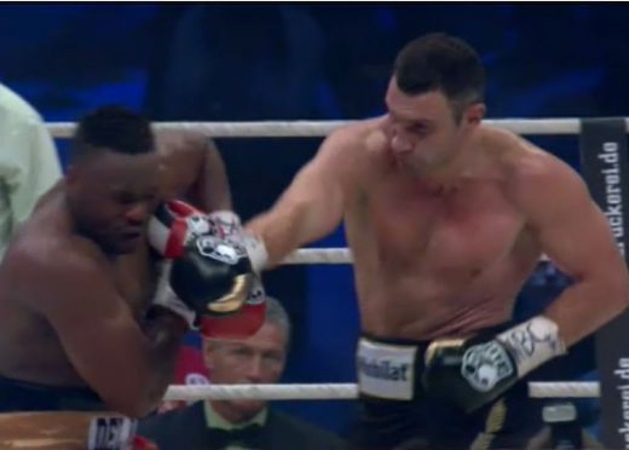 Klitschko a avut cel mai GREU meci din ultimii 9 ani! Chisora a facut scandal in ring la final! Vezi cea mai tare runda! VIDEO_4