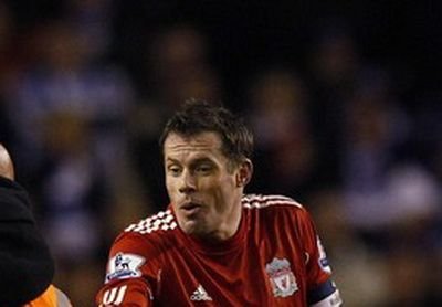 POZA ANULUI! Dupa o pisica, pe Anfield a aparut un exhibitionist! Mori de ras cand vezi reactia lui Carragher :)