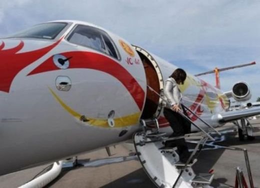 Cel mai meserias actor-cascador-cantaret-coregraf de la Hollywood si-a cumparat un SUPER avion! A dat 'doar 30 mil$! FOTO_4