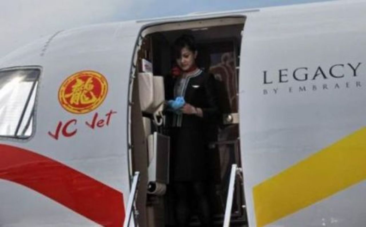Cel mai meserias actor-cascador-cantaret-coregraf de la Hollywood si-a cumparat un SUPER avion! A dat 'doar 30 mil$! FOTO_6