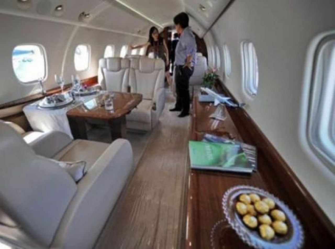 Cel mai meserias actor-cascador-cantaret-coregraf de la Hollywood si-a cumparat un SUPER avion! A dat 'doar 30 mil$! FOTO_9