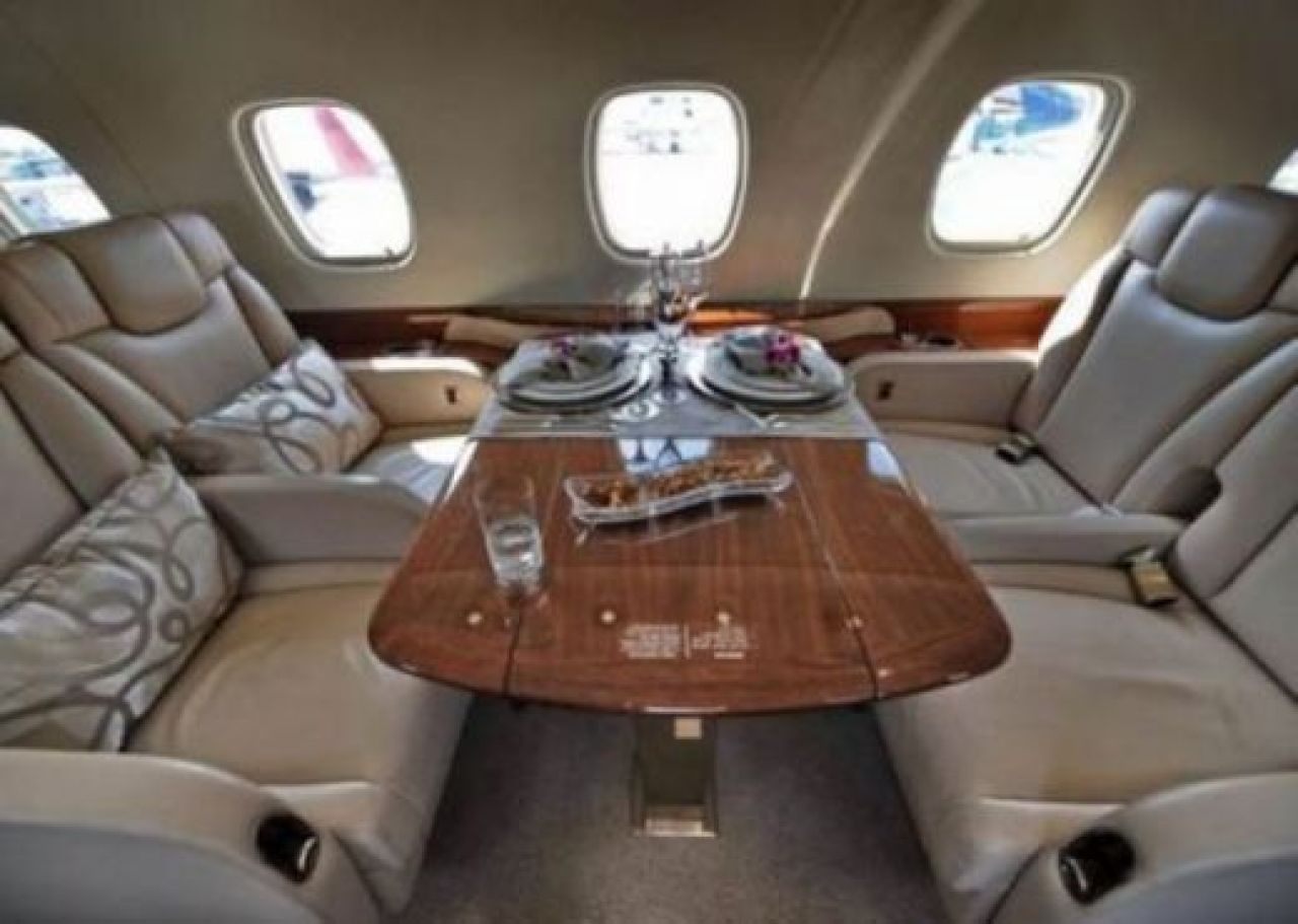 Cel mai meserias actor-cascador-cantaret-coregraf de la Hollywood si-a cumparat un SUPER avion! A dat 'doar 30 mil$! FOTO_10
