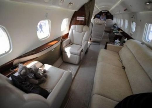 Cel mai meserias actor-cascador-cantaret-coregraf de la Hollywood si-a cumparat un SUPER avion! A dat 'doar 30 mil$! FOTO_11