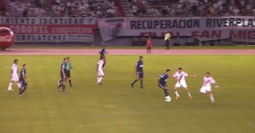 Atacant de 120 de kg la Steaua?! Nimeni nu-i poate lua mingea atacantului XXL! Razi sau plangi la faza asta? VIDEO DEMENTIAL