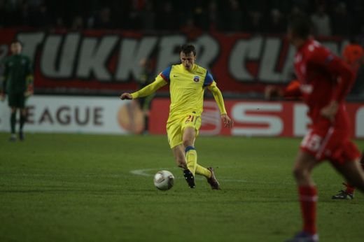 Suporterii ii iau banderola lui Bourceanu! Un pusti i-a cucerit in 180 de minute la Steaua! Pe cine vor fanii capitan: