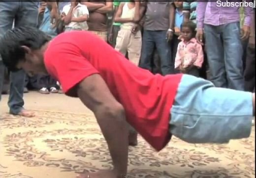 VIDEO INCREDIBIL! S-a nascut fara picioare, dar DANSEAZA de rupe! Indianul care a UIMIT toata planeta!