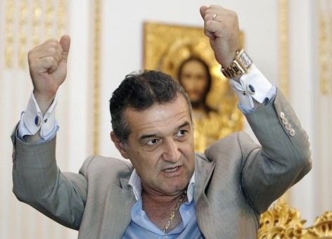 Sa nu ii vad niciodata la Steaua! Sunt niste talhari, hoti! Cei 4 oameni care au INTERZIS la meciurile Stelei: