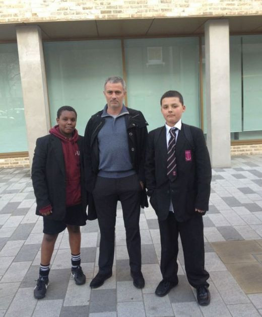 1, 2, 3, 4, scoate repede aparatu !&nbsp;Mourinho a noul obiectiv turistic din Londra! DOVADA ca in 3 luni se muta in Premier League