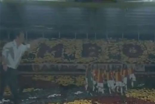 Coregrafie dementiala! Tribunele Galatei sunt de acum 3D si sunt incantatoare, Terim a ramas masca! SUPERVIDEO