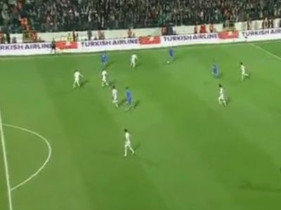 VIDEO! Viitoarea adversara a Romaniei, ametita dupa o cursa furata de la Messi! Vezi reusita senzationala: