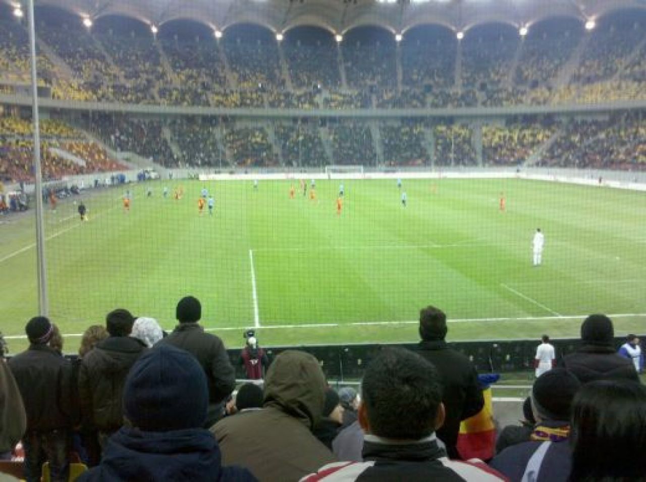 FOTO: Scene INCREDIBILE pe National Arena! Stewarzii au evacuat spectatorii care ii injurau pe Sandu si Dragomir! Ce banner au interzis:_1