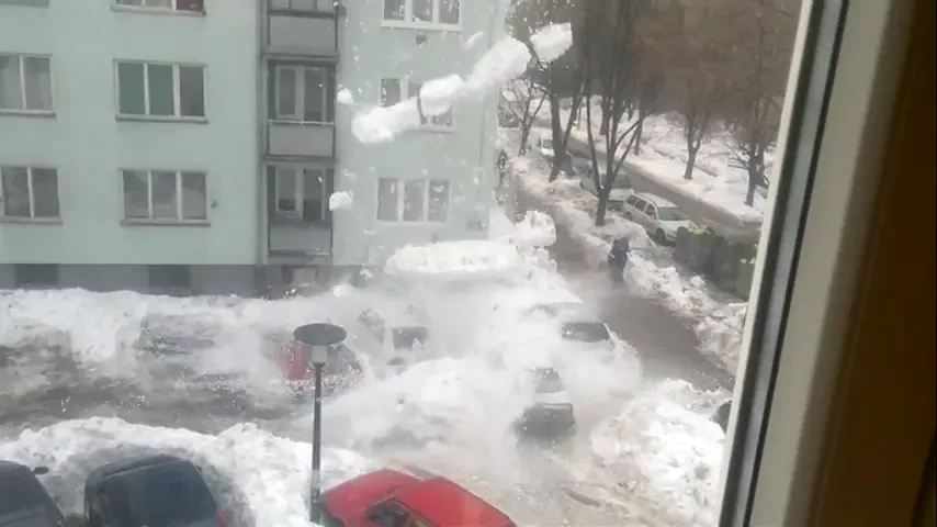 Trei soferi alearga dupa polita CASCO! In 5 SECUNDE si-au vazut masinile facute praf!