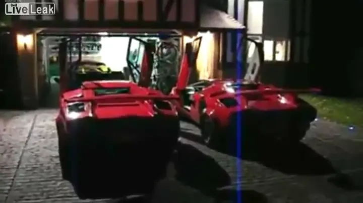 VIDEO GENIAL! Cel mai tare garaj de pe PLANETA! Ai idee cate masini sunt ascunse in imaginile astea?