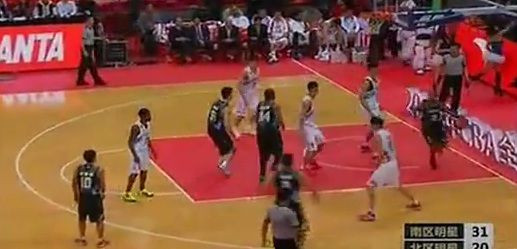 VIDEO: All Star Game made in China :)) Cele mai PENALE 40 de secunde din istoria baschetului! Doua echipe nu au fost in stare sa dea O PASA corecta