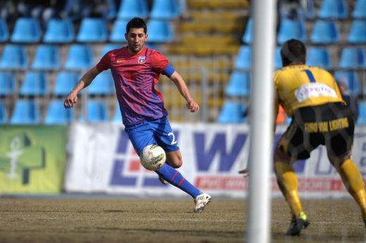 PREMIERA: Dupa ce s-au injurat si scuipat in tur, vezi cum l-au primit fanii stelisti pe Florin Costea la Mioveni