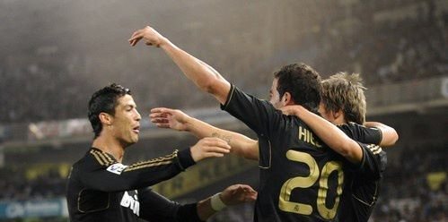 Ai lui Becali s-au nascut suparati! :) Se simte cand joaca trist si cand joaca fericit! E cel mai bun! Cine l-a facut uitat pe CR7