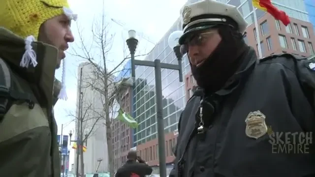 Daca ai avea TUPEUL lui sigur ti-ai lua bataie in Romania: Cum a pacalit 20 de politisti cu aceeasi schema! VIDEO: