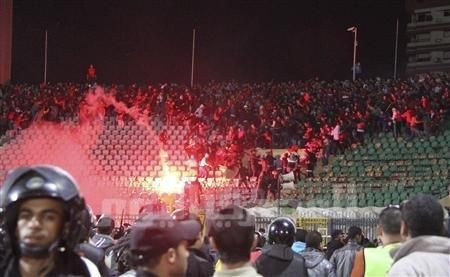 Olaroiu si Radoi salveaza fotbalul de la MOARTE! Joaca impotriva echipei MASACRATE in Egipt! Meciul in care un stadion intreg PLANGE