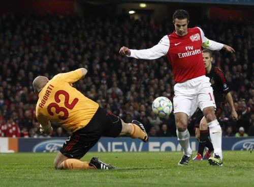 Imaginea care a DISTRUS un jucator de 50 de mil! Van Persie vrea sa UITE ca a existat faza asta: CUM sa nu dai gol de acolo?