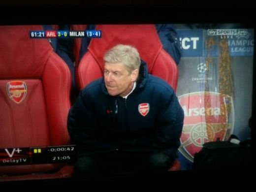 FOTO GENIAL! Ba, ce e cu duhoarea asta? Imagine incredibila surprinsa pe banca lui Arsenal la meciul cu Milan